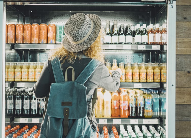 back-view-woman-tourist-with-backpack-front-window-store-full-drinks-bottles-choosing-one-buy-drink-concept-travel-solo-female-people-front-automatic-machine-min